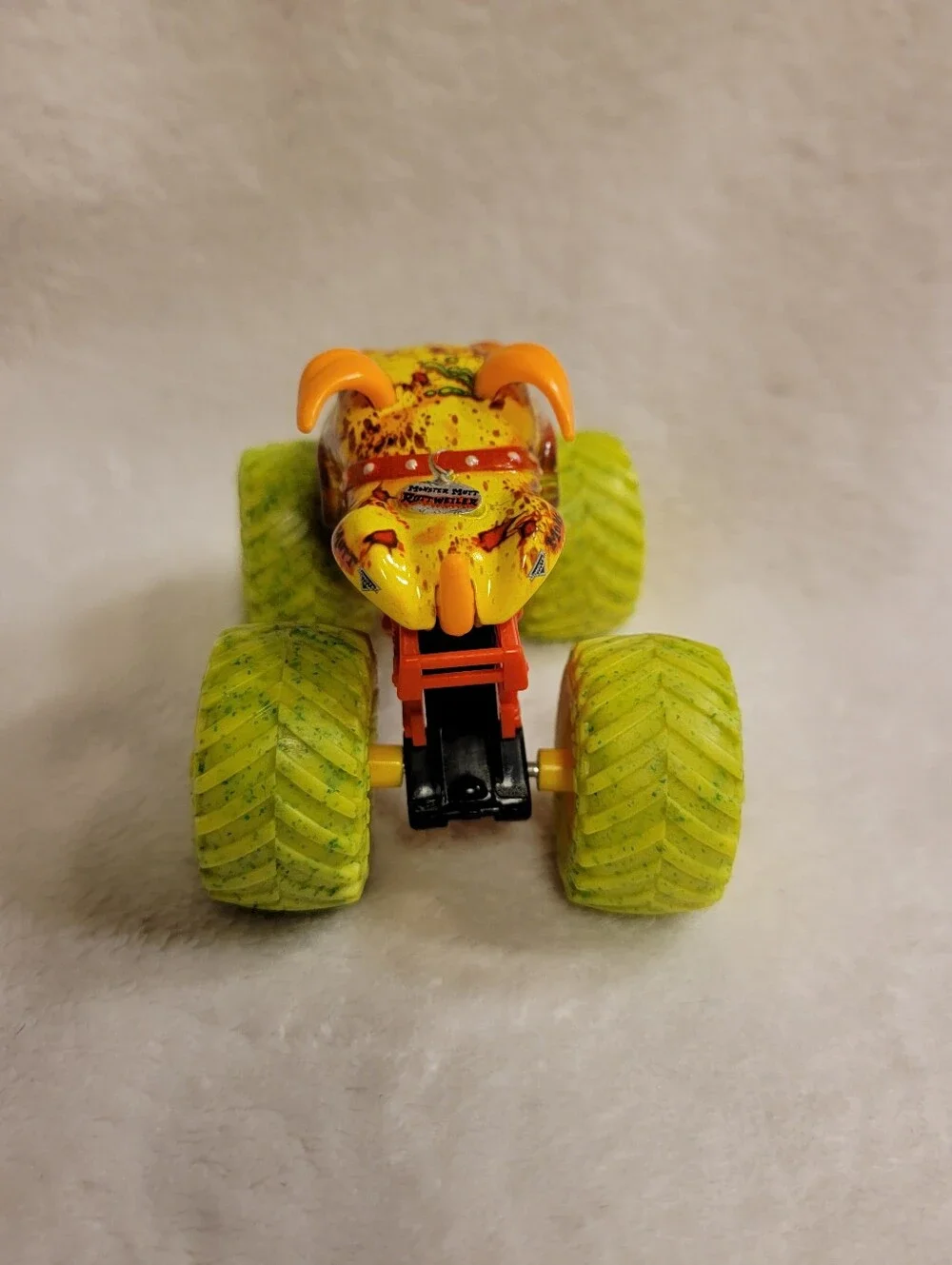 Monster Jam Zombie Invasion Monster Mutt Rottweiler - 1:24 Diecast Monster Truck